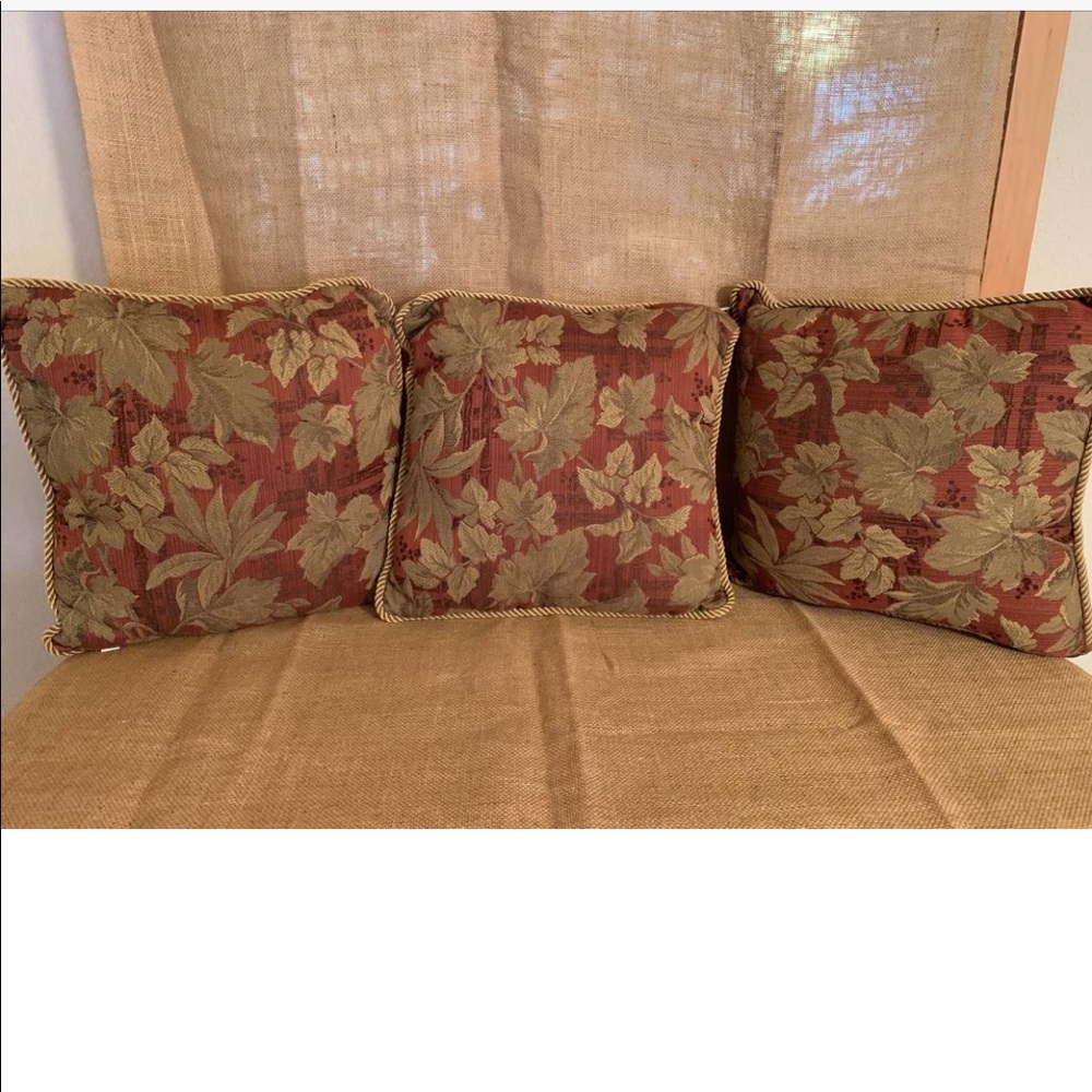 16 X 16 ACCENT LEAF PATTERN PILLOWS